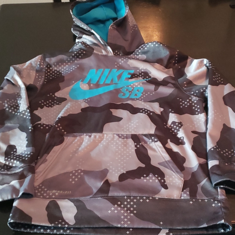 Youth Nike SB  Camo Dri Fit Pullover